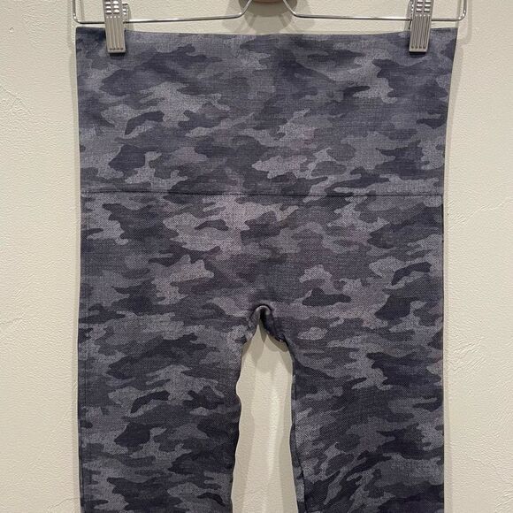 Spanx Black Camouflage Print Leggings - Size: Large - Picture 4 of 6
